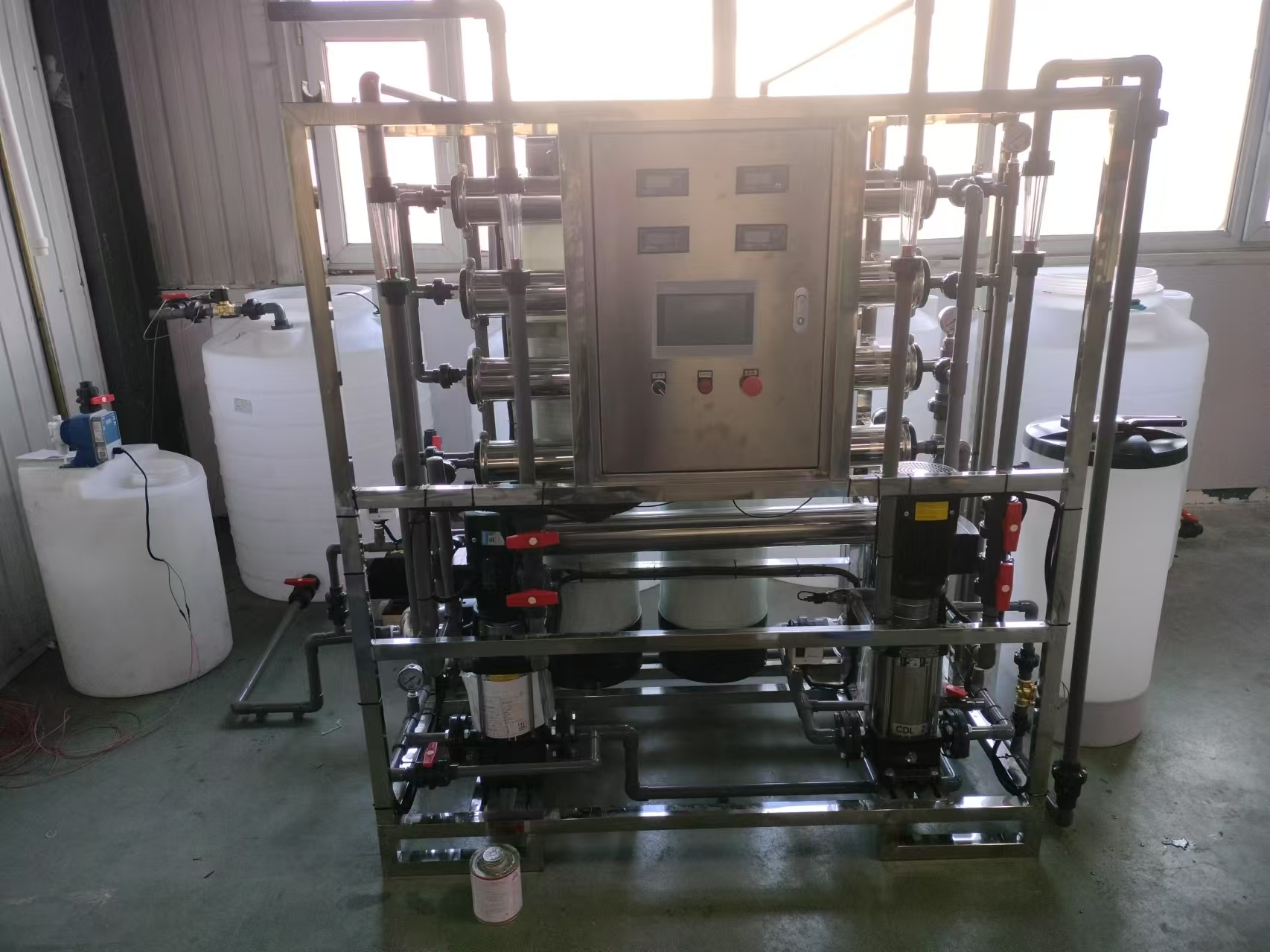 0.5吨二级纯水设备(图2) 0.5吨二级纯水设备2.jpg